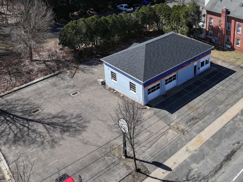 Primary Photo Of 318 Hazard Ave, Enfield Auto Repair For Sale