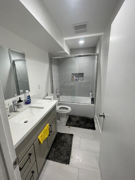 More Photos Of 308 S Laurel St, Santa Ana Apartments For Sale