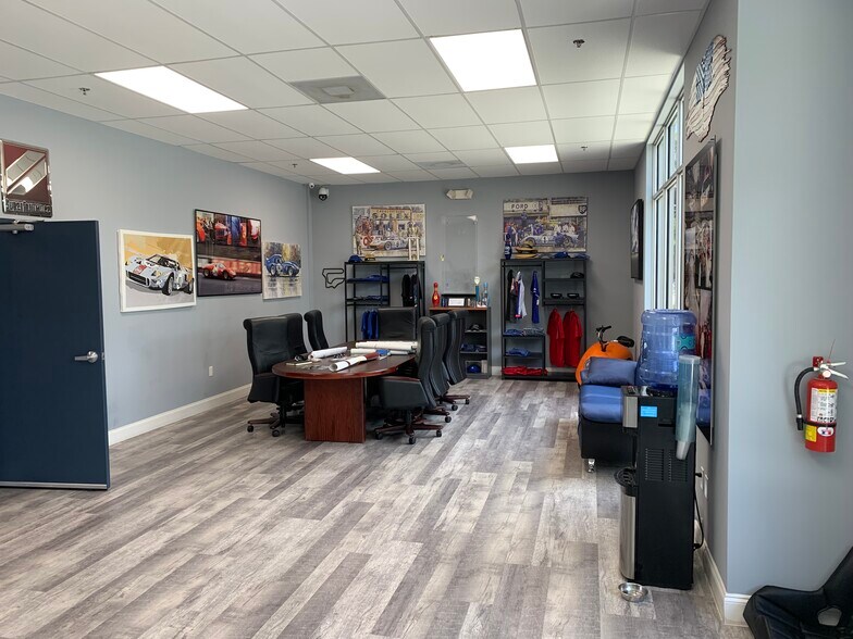 More Photos Of 14930 Corporate Rd S, Jupiter Warehouse For Sale