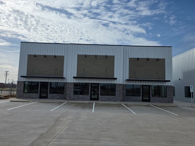More Photos Of 1205 Quinlan Pkwy, Quinlan Storefront For Lease