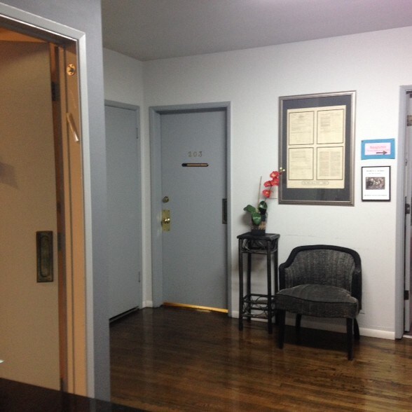 More Photos Of 8350 Melrose Ave, West Hollywood Loft Creative Space For Lease