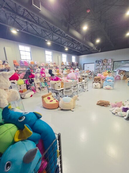 More Photos Of 2233 3rd Ave S, Saint Petersburg Flex For Lease