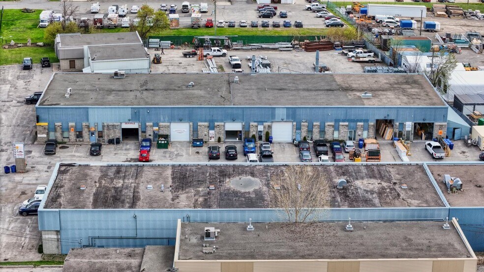 More Photos Of 1580-1600 Boul Saint-Elzéar O, Laval Light Manufacturing For Sale