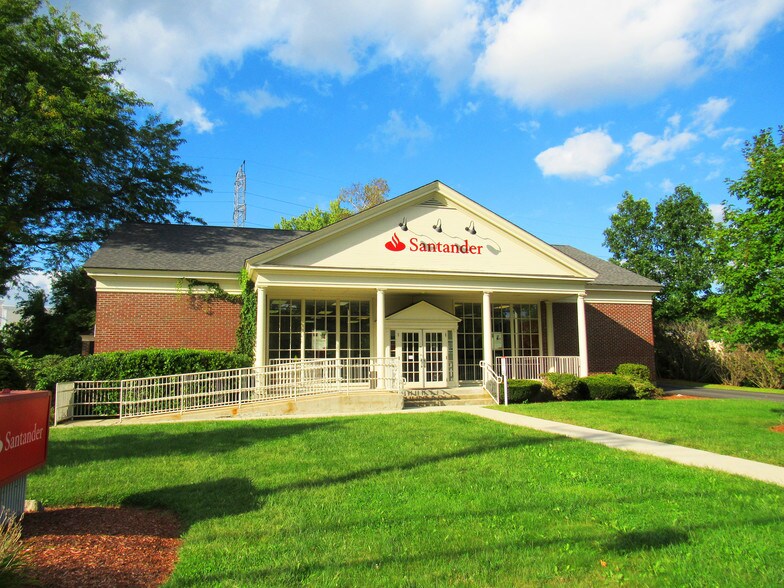 More Photos Of 326 Boston Post Rd, Wayland Bank For Lease