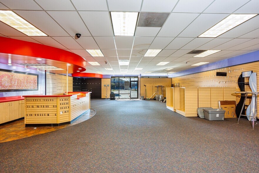 More Photos Of 8201 SE Powell Blvd, Portland General Retail For Sale