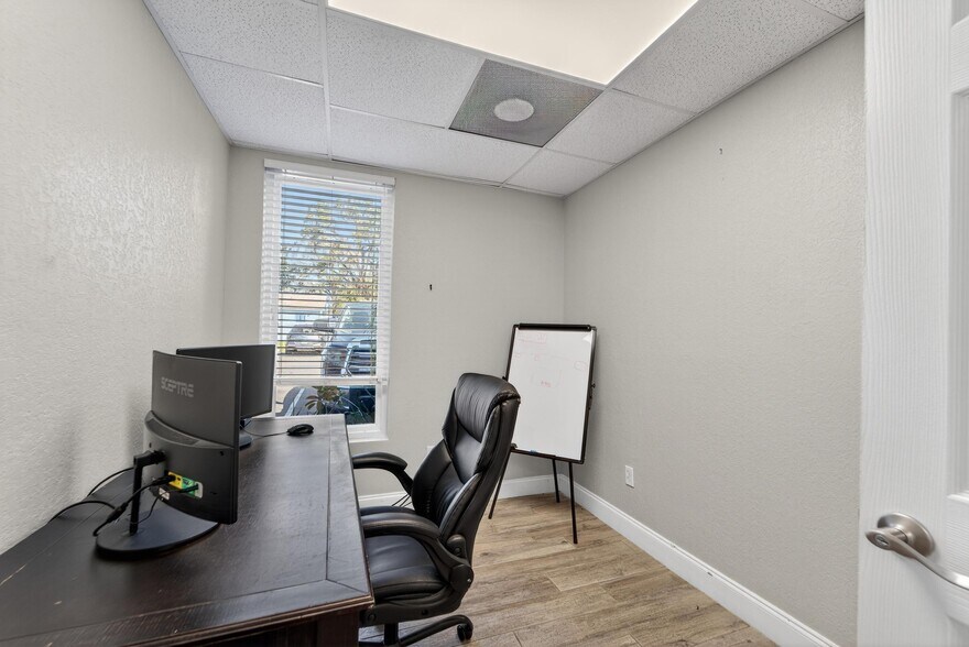 More Photos Of 3411 N 29th St, Tampa Office For Sale
