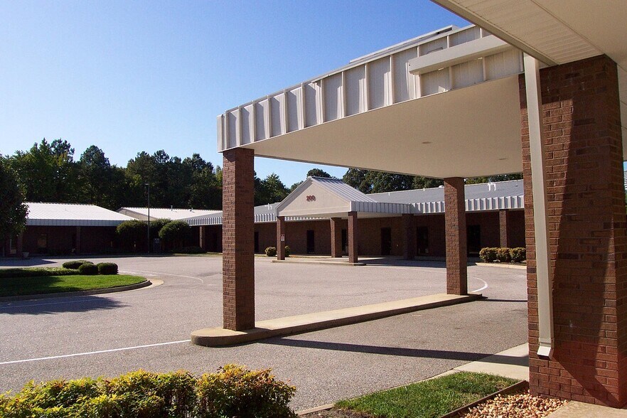 More Photos Of 895 City Center Blvd, Newport News Office For Sale