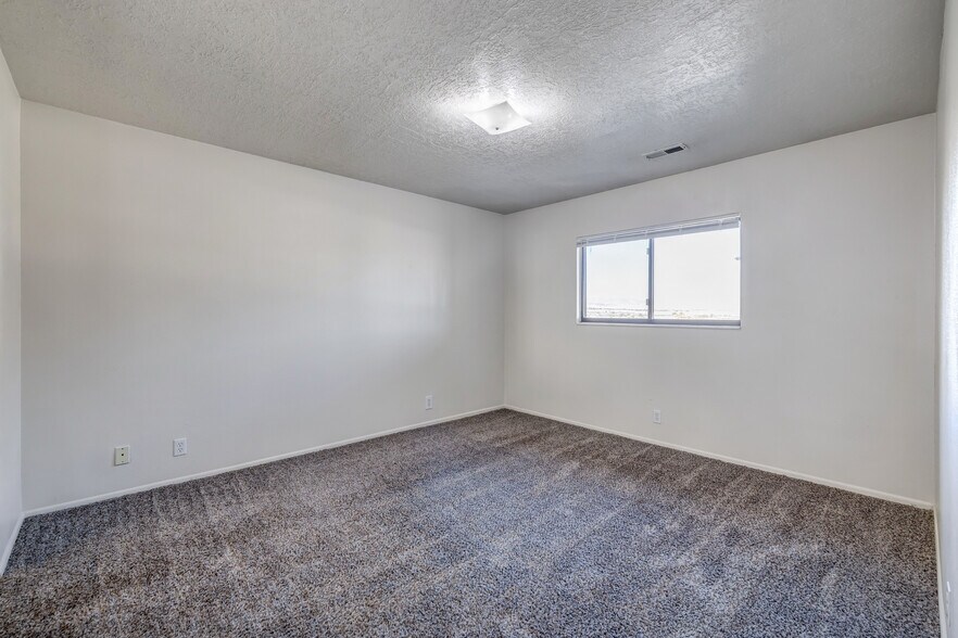 More Photos Of 800 W Highway Dr, Wellington Apartments For Sale