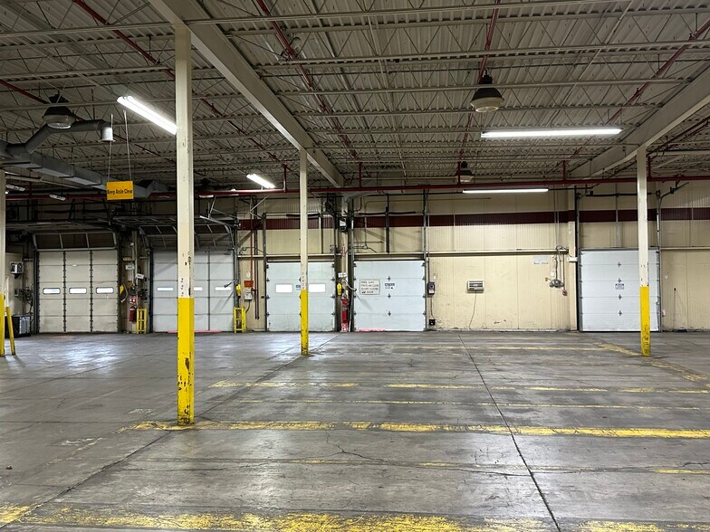 More Photos Of 6 Morrill Pl, Fulton Warehouse For Lease