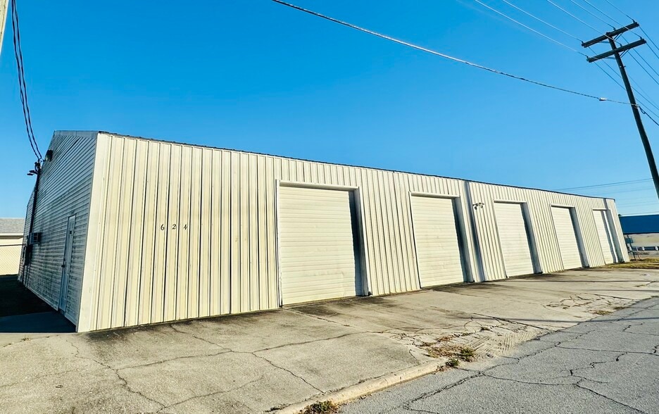 More Photos Of 739 Glenwood Ave, Sebring Manufacturing For Sale