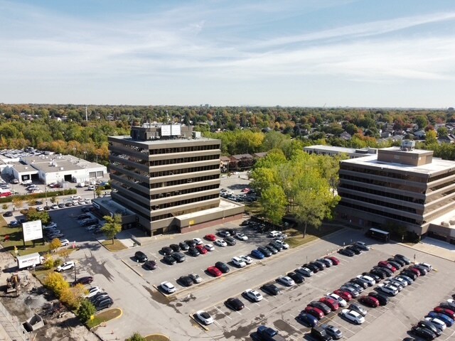 More Photos Of 1600A Boul Saint-Martin E, Laval Office Residential For Sale