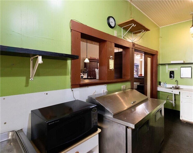 More Photos Of 206 N Main St, Plattsburg Restaurant For Sale