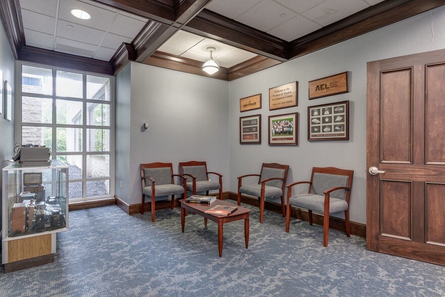 More Photos Of 3825 Columbus Rd, Granville Business Park For Lease