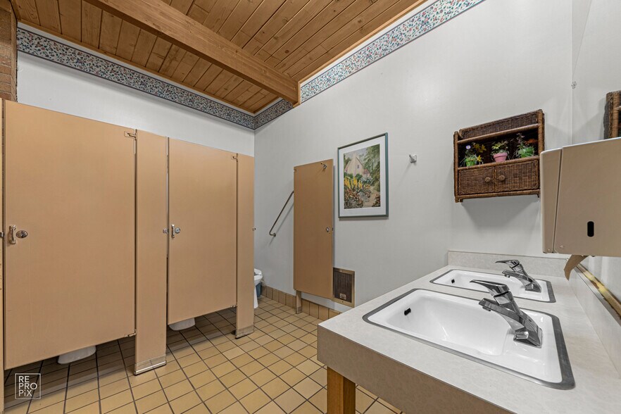 More Photos Of 3600 W 79th St, Chicago Religious Facility For Sale