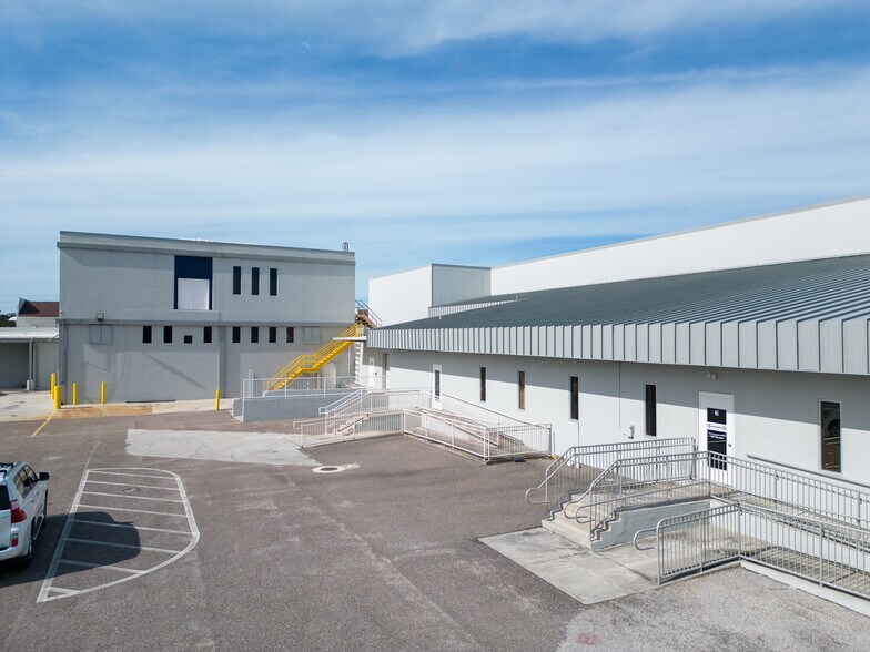 More Photos Of 4711 34th St N, Saint Petersburg Light Manufacturing For Sale