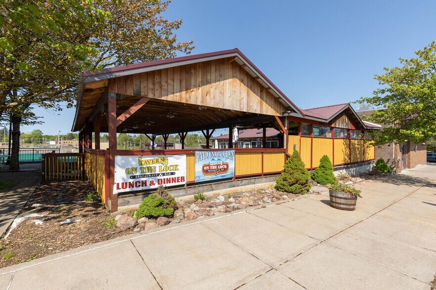 More Photos Of 24 S First St, Fulton Restaurant For Sale