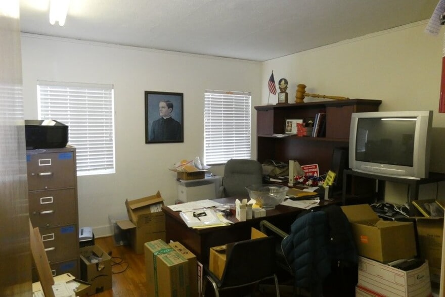 More Photos Of 2657 Honolulu Ave, Montrose Lodge Meeting Hall For Sale