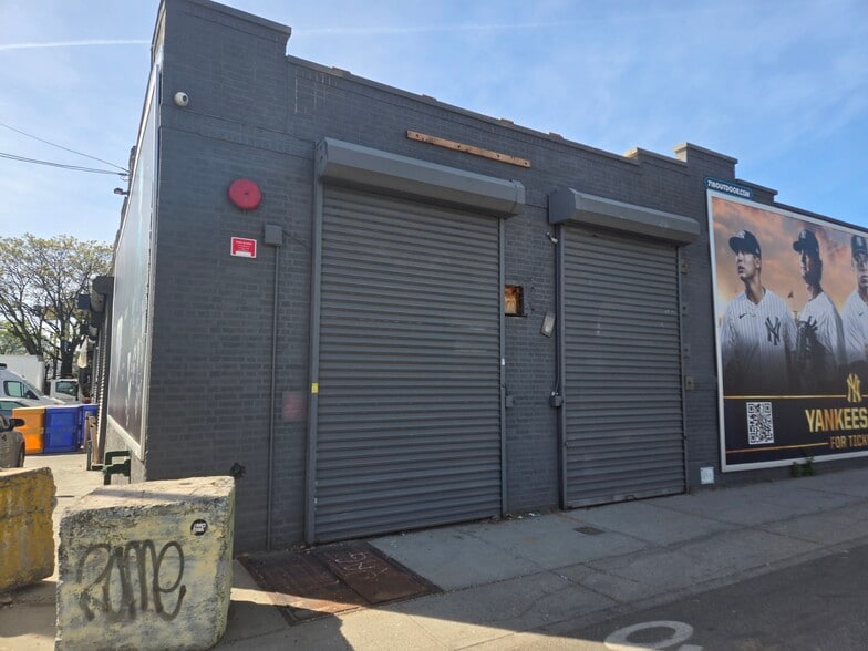 Primary Photo Of 51 Van Brunt St, Brooklyn Warehouse For Lease
