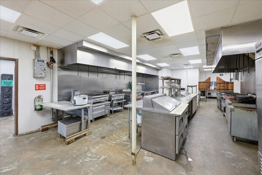 More Photos Of 3720 W Park Ave, Orange Flex For Sale