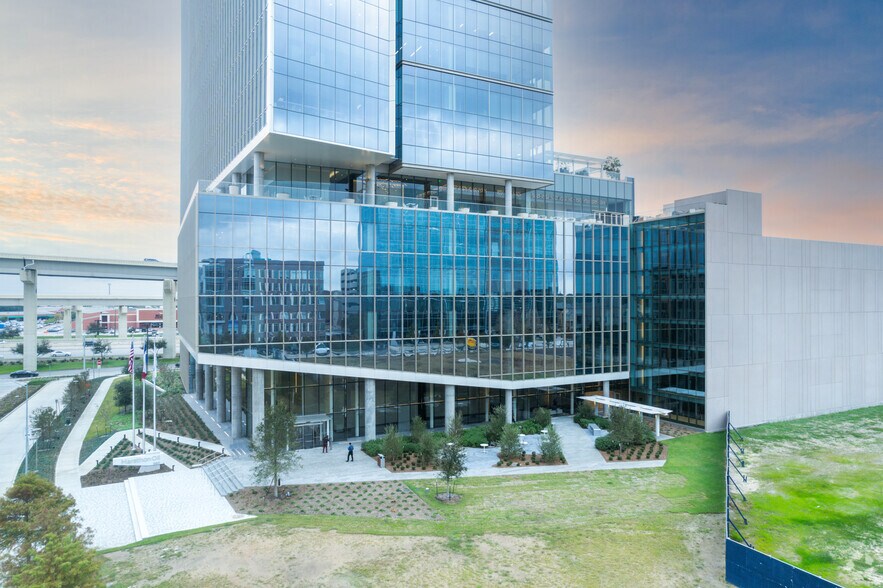 More Photos Of 800 Town & Country Blvd, Houston Unknown For Lease