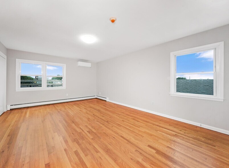 More Photos Of 355 Hicksville Rd, Bethpage Medical For Sale