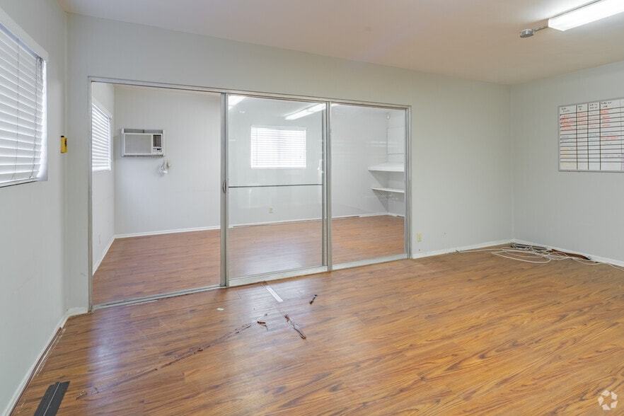 More Photos Of 923 S Prairie Ave, Inglewood Warehouse For Lease