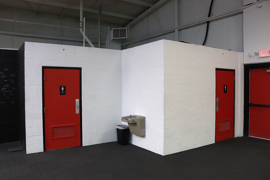 More Photos Of 1127 Front Ave SW, New Philadelphia Freestanding For Sale