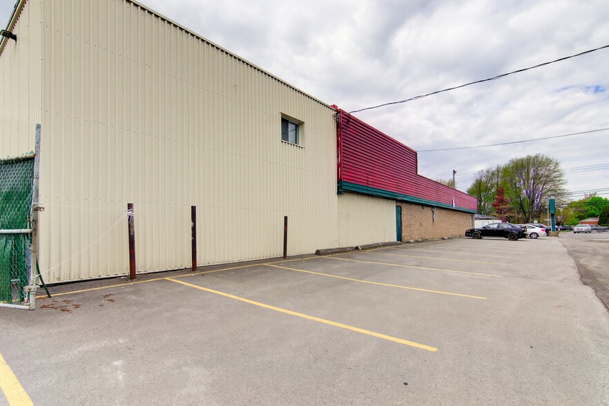 More Photos Of 988 Boul Saint-Jean-Baptiste, Mercier Freestanding For Lease