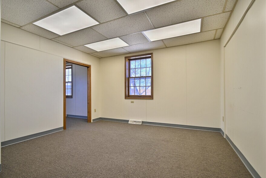More Photos Of 425 S Adams St, Green Bay Office For Lease