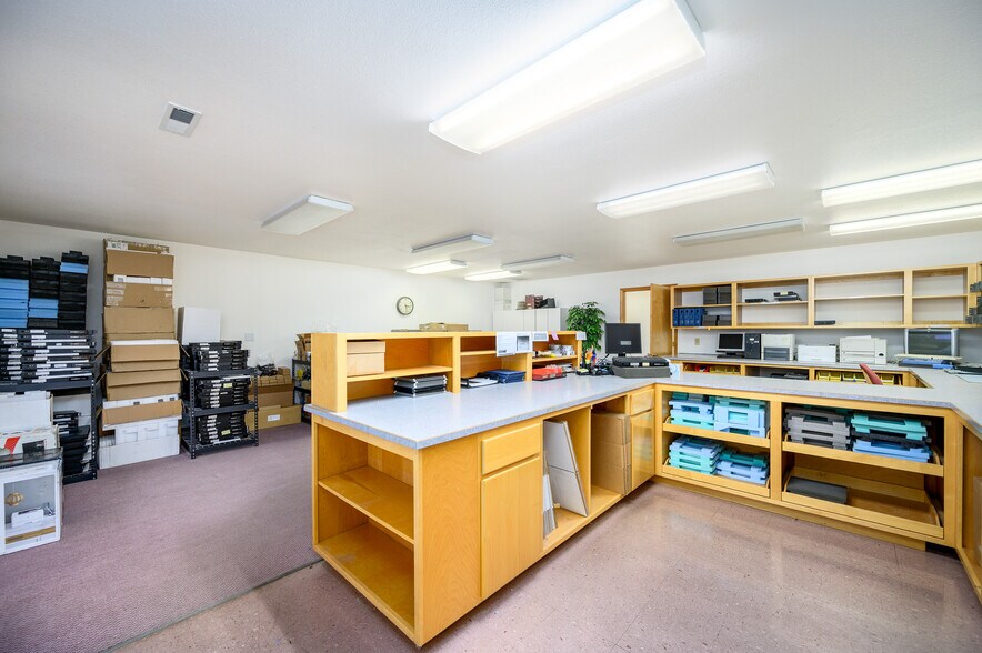 More Photos Of 1940 NE Colvin Ct, McMinnville Industrial For Lease