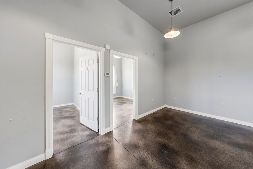 More Photos Of 143 S Main St, Phoenix Office For Sale