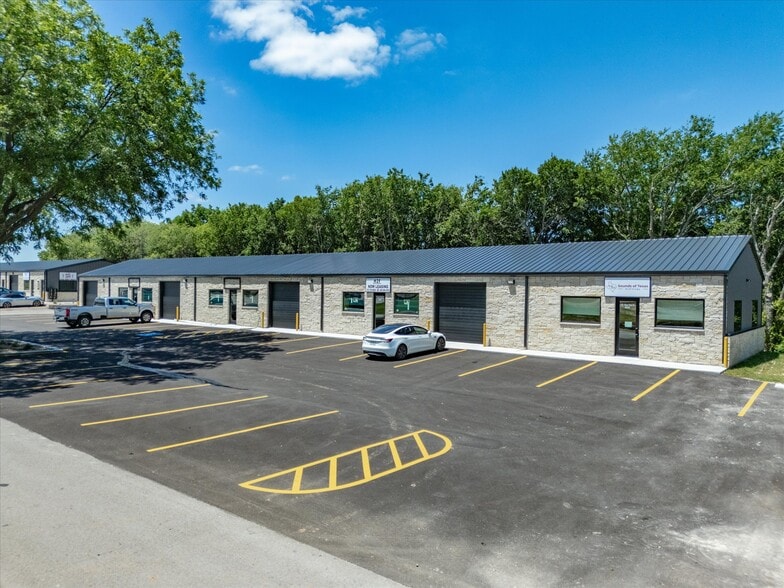 More Photos Of 200-225 West Side Dr, Decatur Light Distribution For Lease