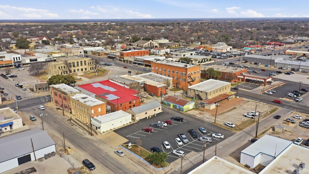 More Photos Of 100 W Central Ave, Comanche General Retail For Sale