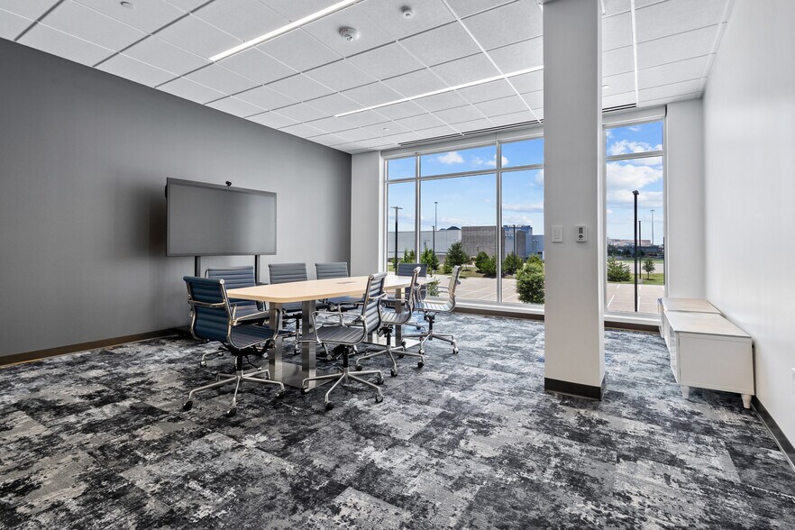 More Photos Of 8261 Belleview Dr, Plano Loft Creative Space For Lease