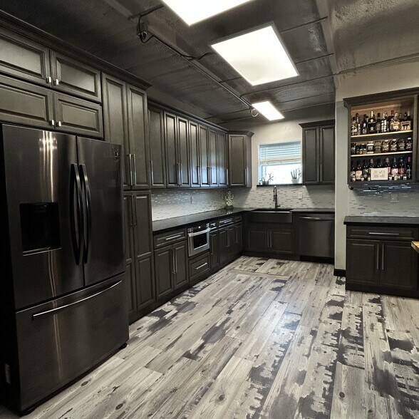 More Photos Of 1006 23rd St, San Leon Warehouse For Sale