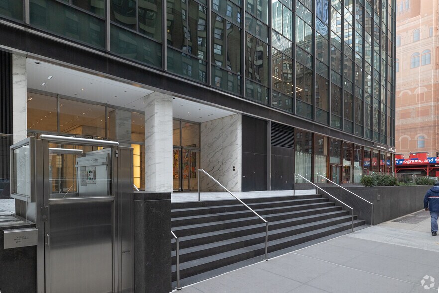 More Photos Of 888 7th Ave, New York Office For Lease