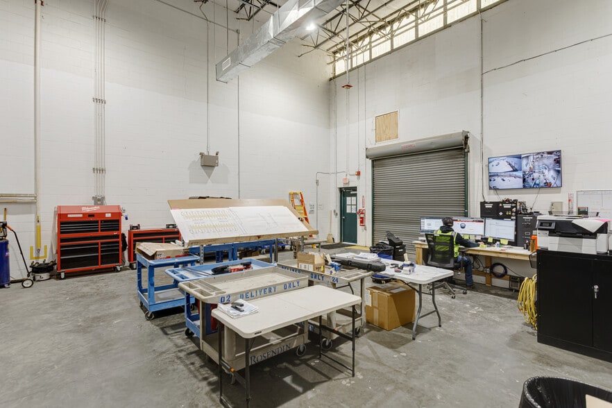 More Photos Of 359 Maple St, Gallatin Manufacturing For Sale