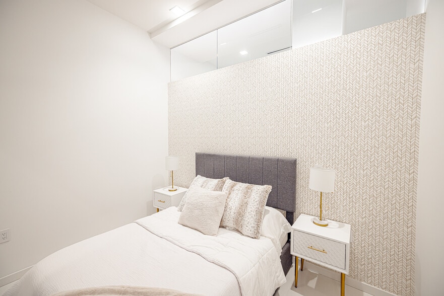 More Photos Of 400 S Old Woodward Ave, Birmingham Apartments For Sale