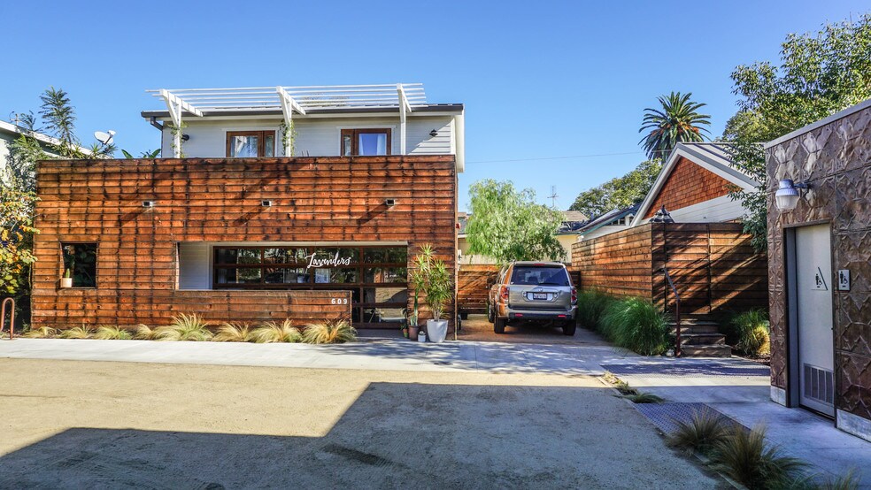 More Photos Of 613 E Santa Ana Blvd, Santa Ana Storefront Retail Residential For Lease