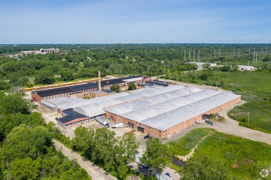 More Photos Of 2701 Deborah Ave, Zion Warehouse For Lease