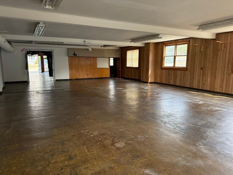 More Photos Of 252 E Main St, Saint Clairsville Flex For Lease