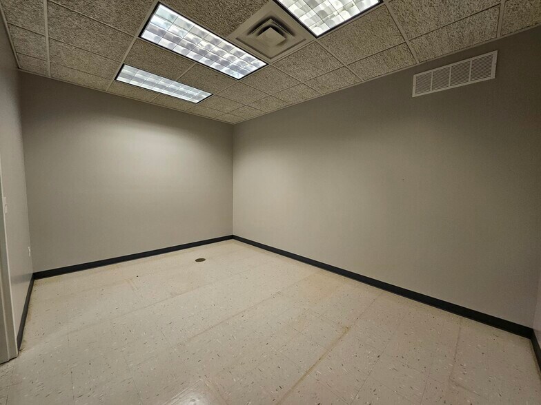 More Photos Of 1120 Professional Blvd, Evansville Office For Sale