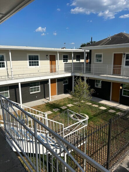 More Photos Of 1824 Thonig Rd, Houston Apartments For Sale