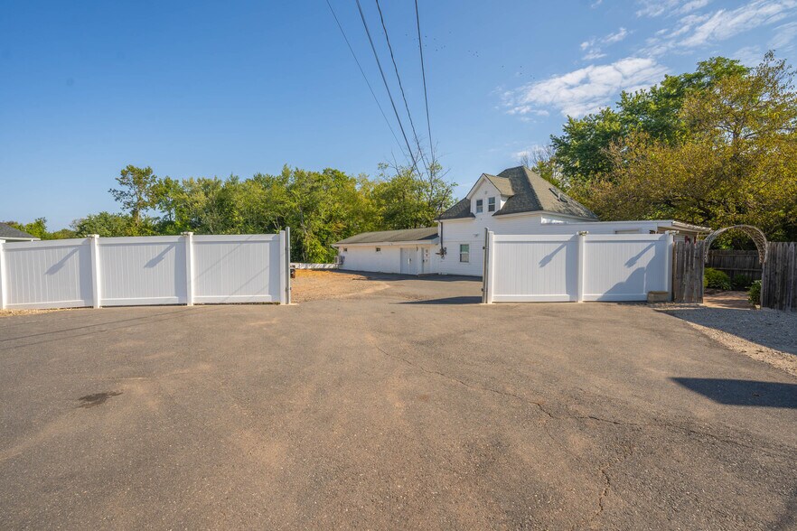 More Photos Of 40 Amboy Rd, Old Bridge Flex For Sale