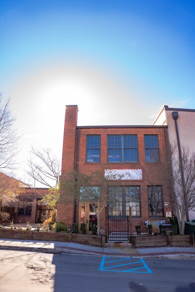 More Photos Of 146 Maxwell Ave, Greenwood Restaurant For Lease