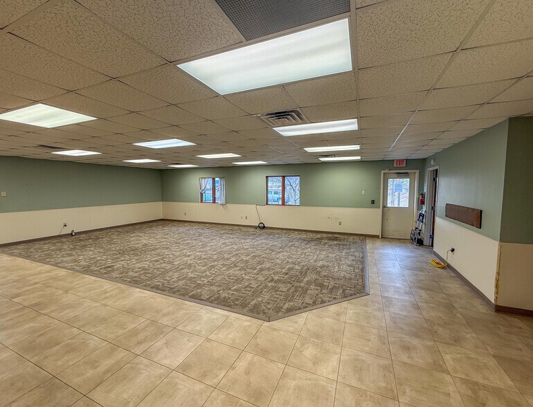More Photos Of 3139 41st St NW, Rochester Office For Sale