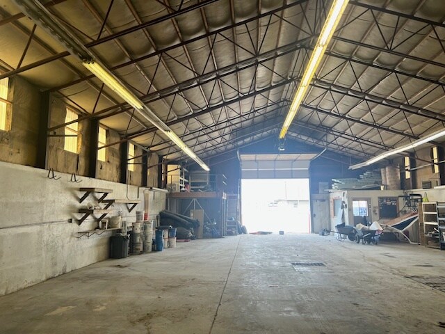 More Photos Of 6626 S Frontage Rd, Billings Flex For Lease