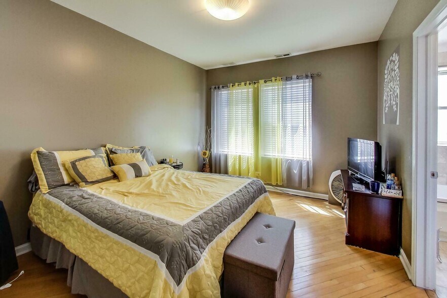 More Photos Of 6700 S Clyde Ave, Chicago Apartments For Sale