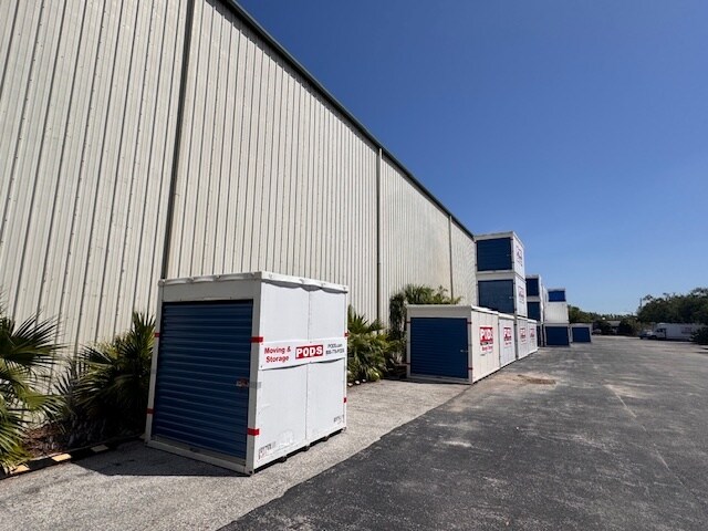 More Photos Of 4050-4060 Louis Ave, Holiday Warehouse For Lease