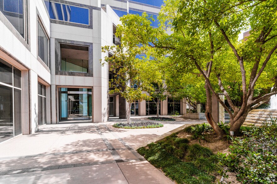 21300 Victory Blvd, Woodland Hills, CA 91367 Office For Lease
